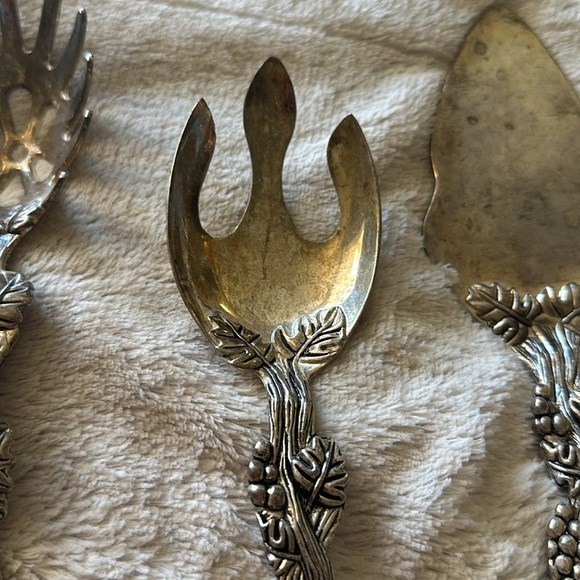 Set of 3 Vintage Silver Plate Vineyard Grape Leaves Salad Set / Spoon Fork Cake. - Picture 5 of 15